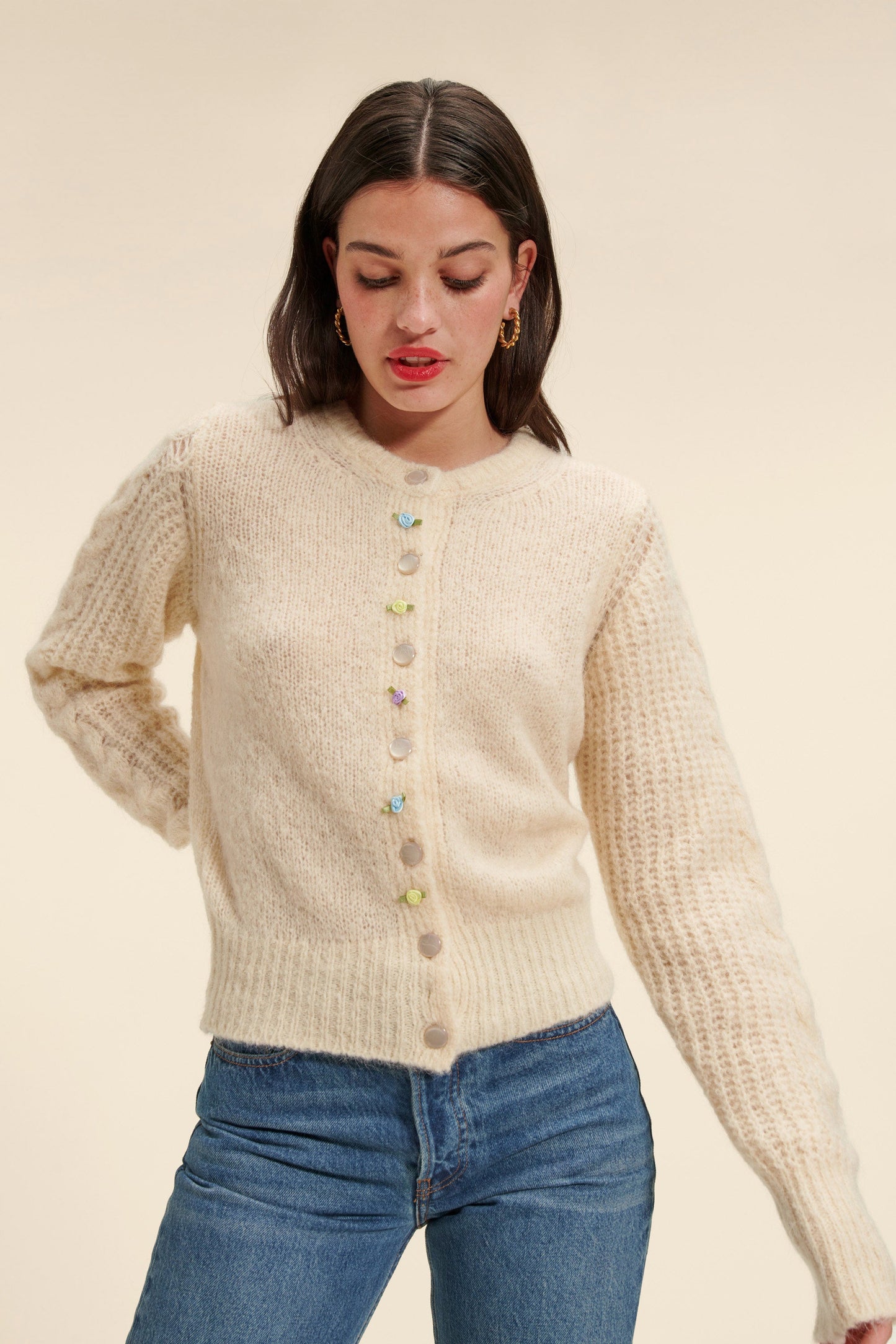 Cardigan | Écru En Maille Avec Boutons Colorés | Doux Et Original | Pour La Mi-Saison