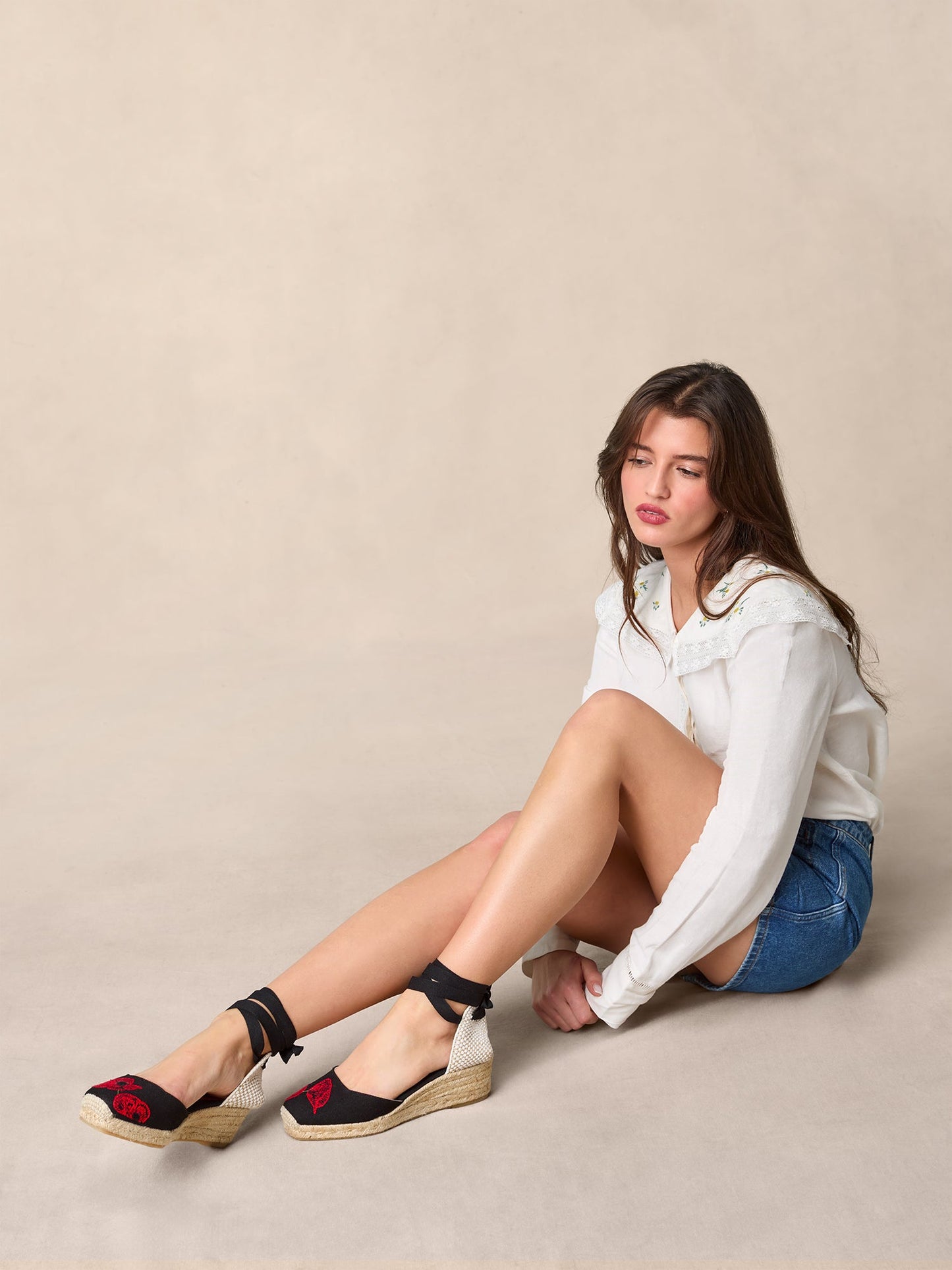 Blouse À Col Brodé | Romantique & Intemporelle | Printemps & Looks Féminins