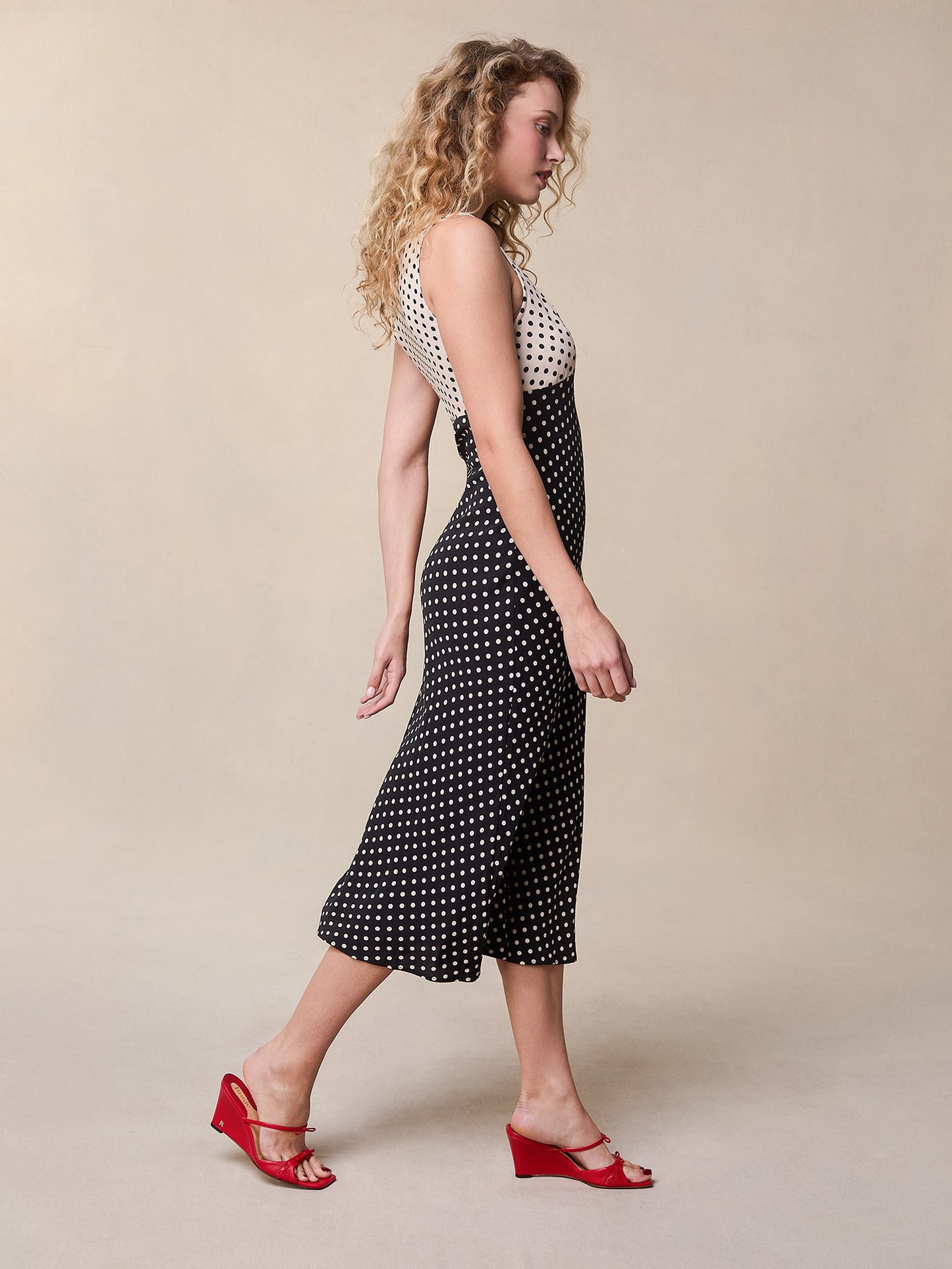 Robe Bicolore À Pois | Graphique & Élégante | Soirées & Looks Contrastés | Tissu Léger