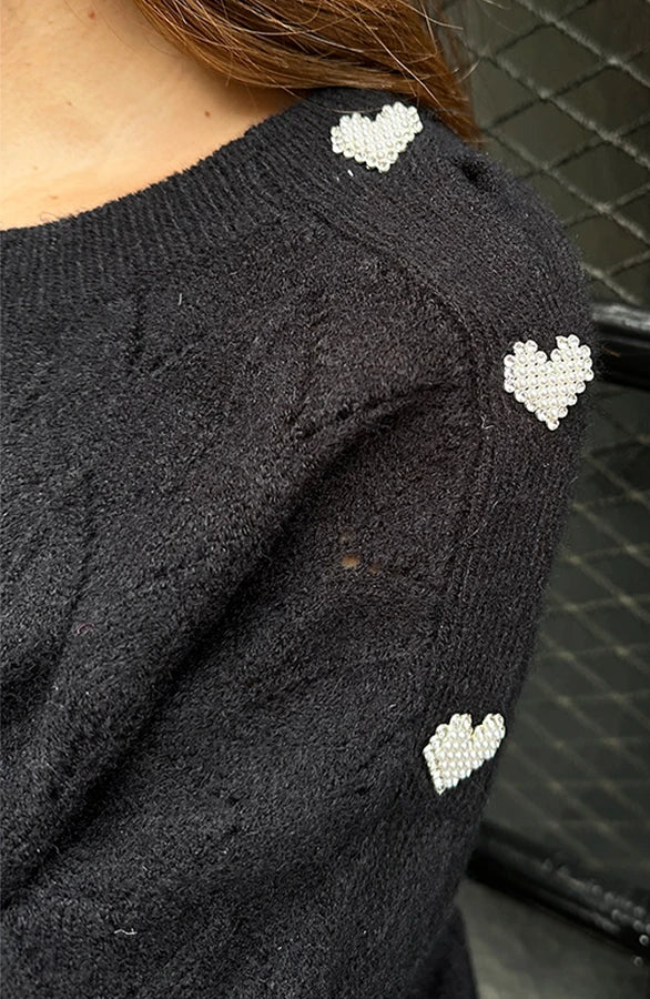 Pull Femme | Maille Douce et Cœurs Déco | Élégant et Féminin pour un Look Parisien
