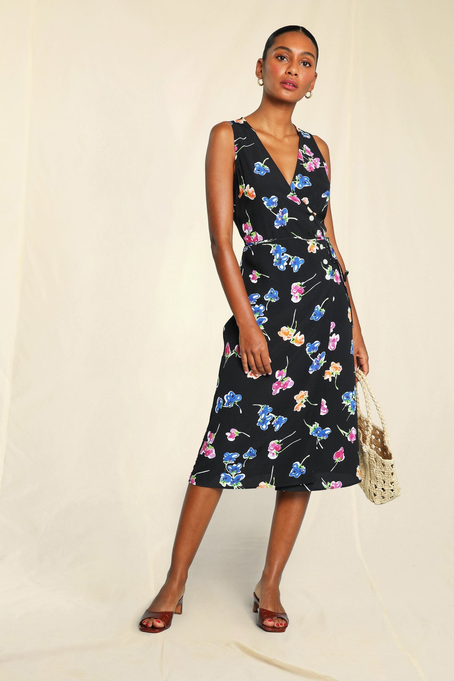 Robe Midi Fleurie Noire | Élégante & Intemporelle | Été & Occasions Habillées | Tissu Fluide