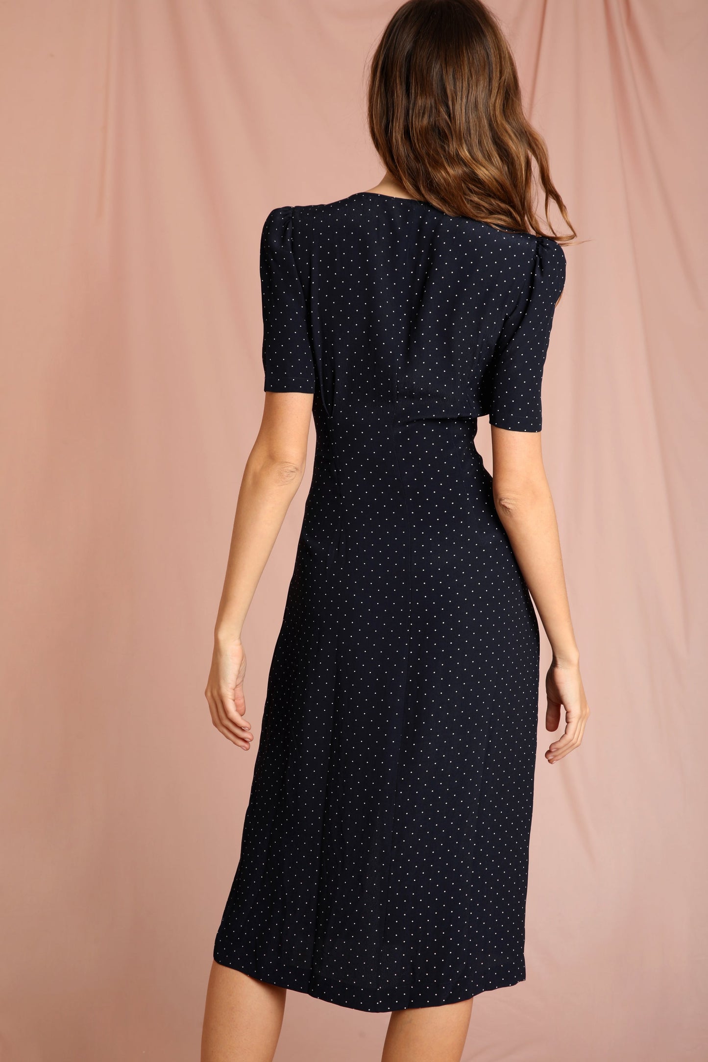 Robe Boutonnée À Pois | Élégante & Rétro | Été & Déjeuners Entre Amies