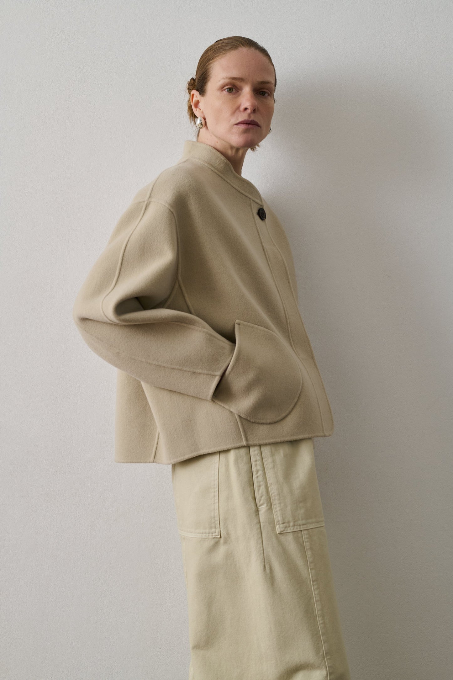 Manteau Femme | Court Et Structuré | En Laine Mélangée Avec Détails Contemporains