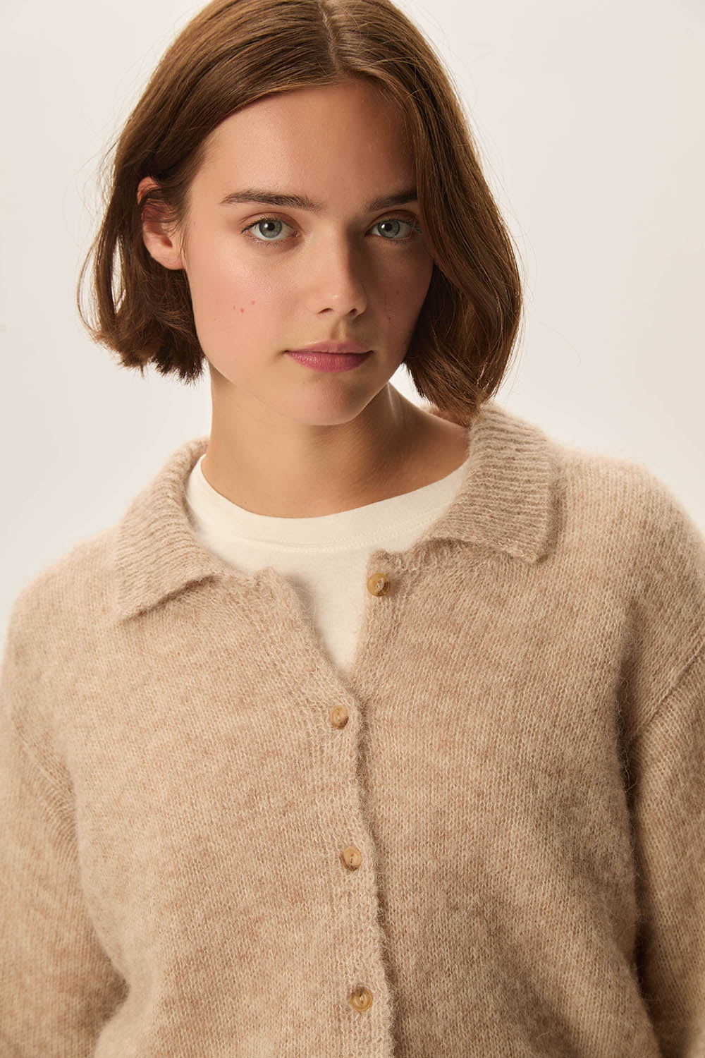 Cardigan Femme Beige | Doux et Tendance | Parfait pour l’Automne et l’Hiver