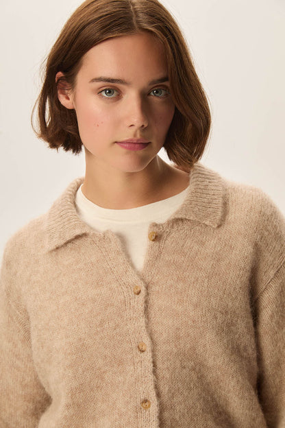 Cardigan Femme Beige | Doux et Tendance | Parfait pour l’Automne et l’Hiver