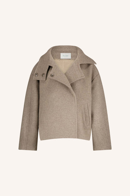 Manteau Court à Col Large