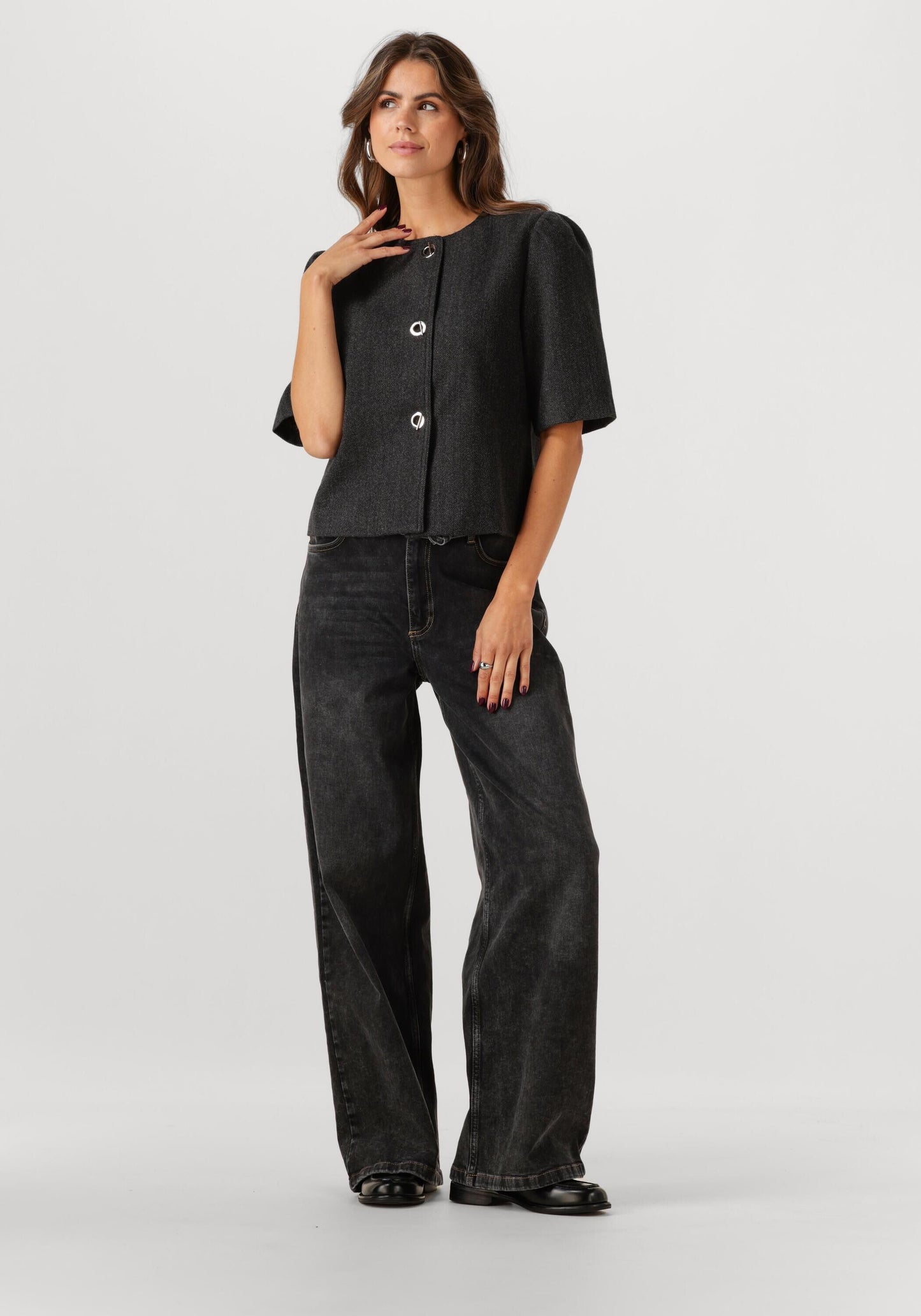 Blazer Femme | Manches Courtes et Boutons Métalliques | Look Chic et Moderne au Quotidien