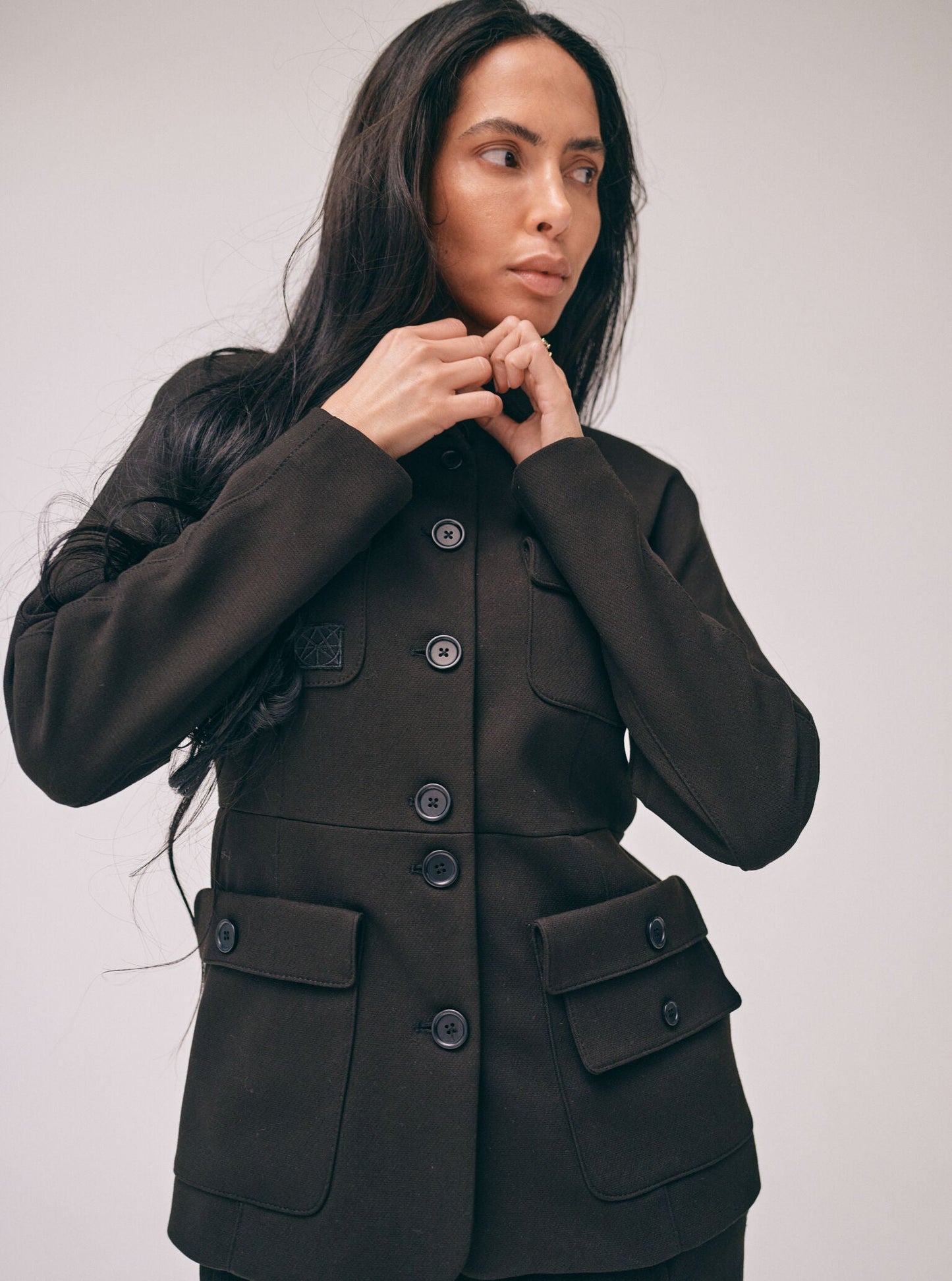 Blazer Femme Élégant | Coupe Ajustée & Tissu Confort | Idéal Bureau & Sorties