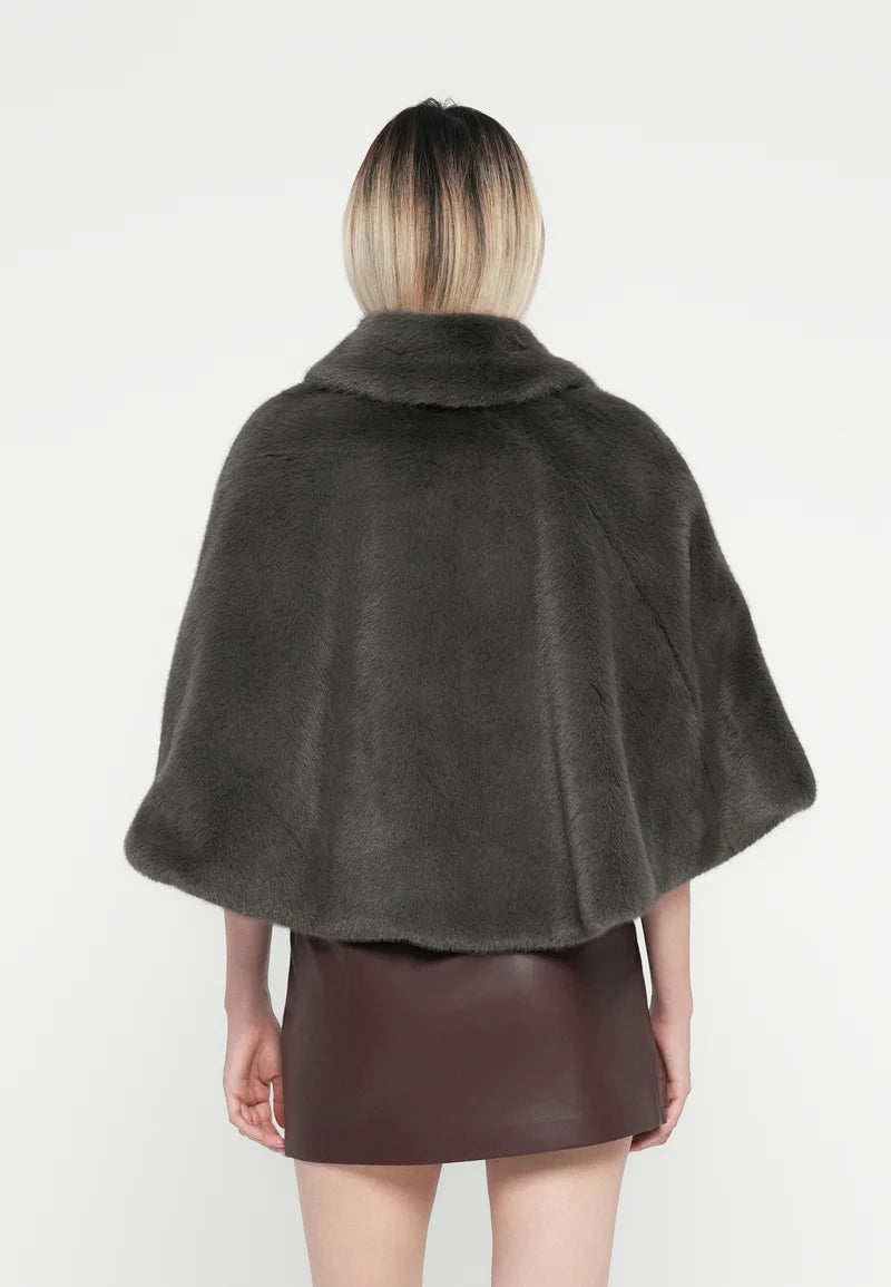 Cape Femme | Fausse Fourrure Douce | Idéale Pour L’Hiver Et Les Looks Sophistiqués