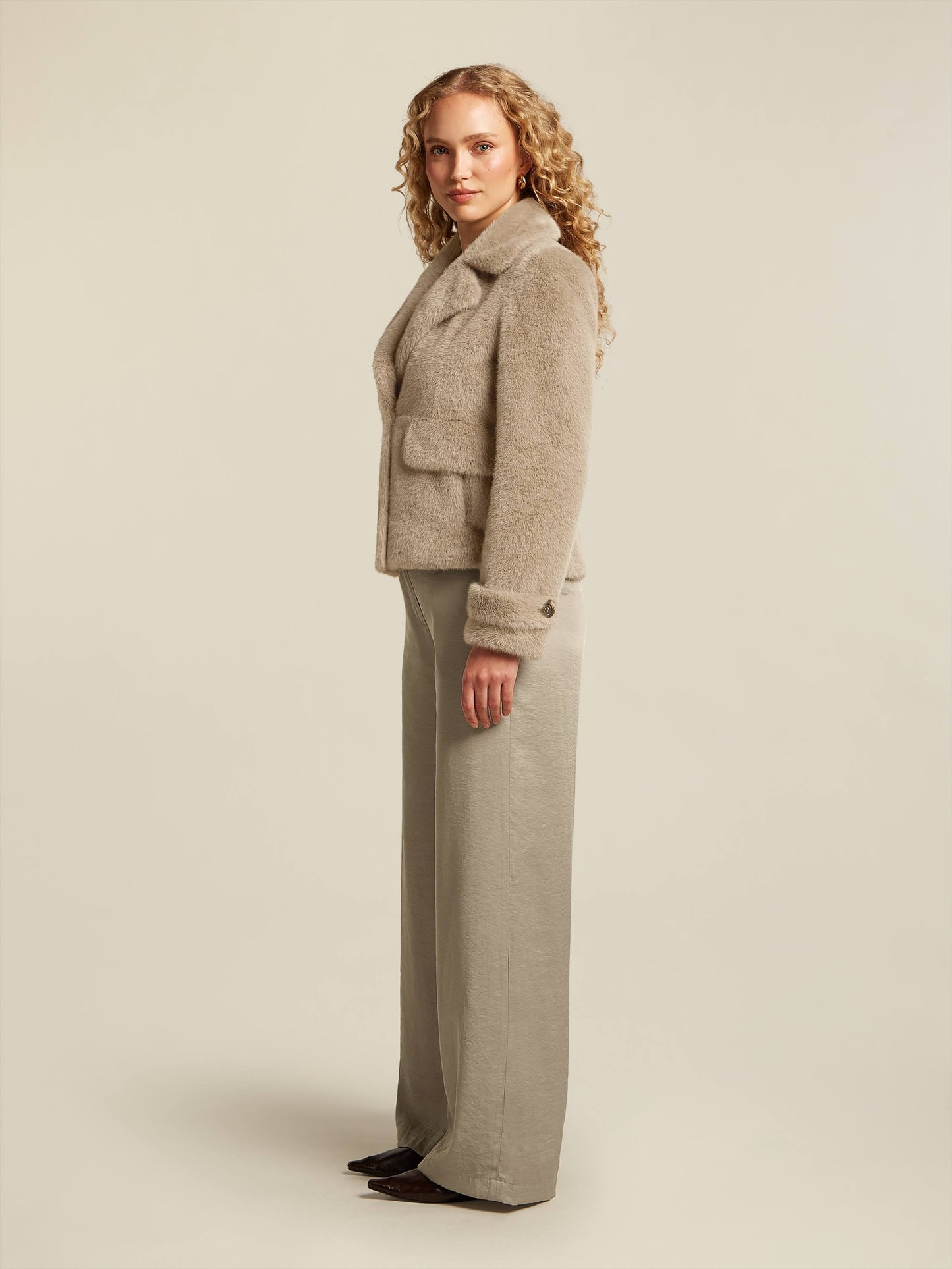 Manteau Femme | Élégant et Structuré | Parfait pour l’Automne et les Journées Fraîches