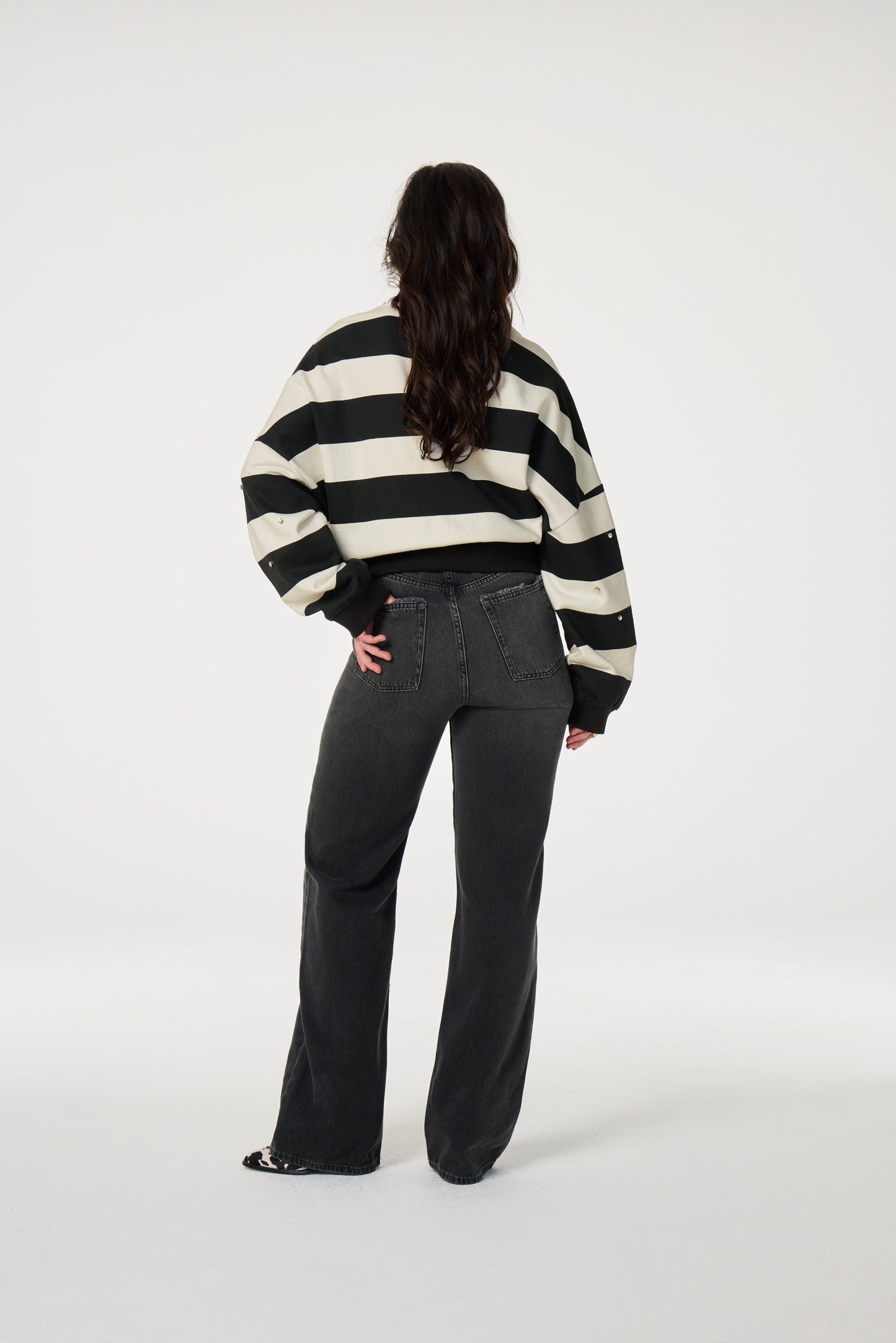 Sweater En Coton Biologique | Rayures Noires Et Blanches | Coupe Ample Et Manches Bouffantes | Parfait Pour Un Look Décontracté