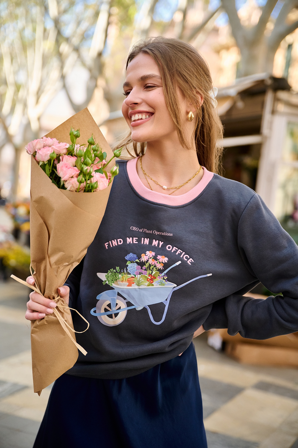 Sweat En Coton Et Polyester | Motif Brouette Fleurie | Coupe Droite Décontractée | Parfait Pour Le Printemps Et Les Looks Cosy