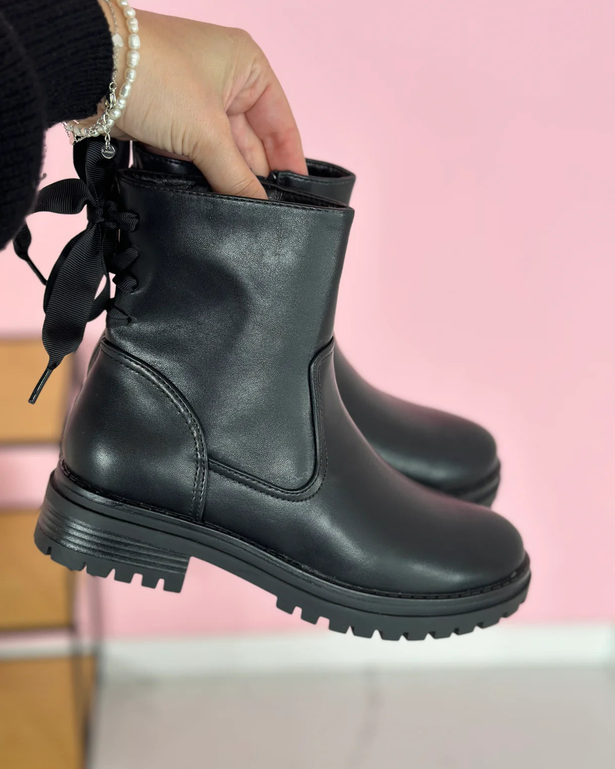 Bottes Femme | Cuir Synthétique Noir Et Ruban Décoratif | Confort Et Style Pour L’Hiver