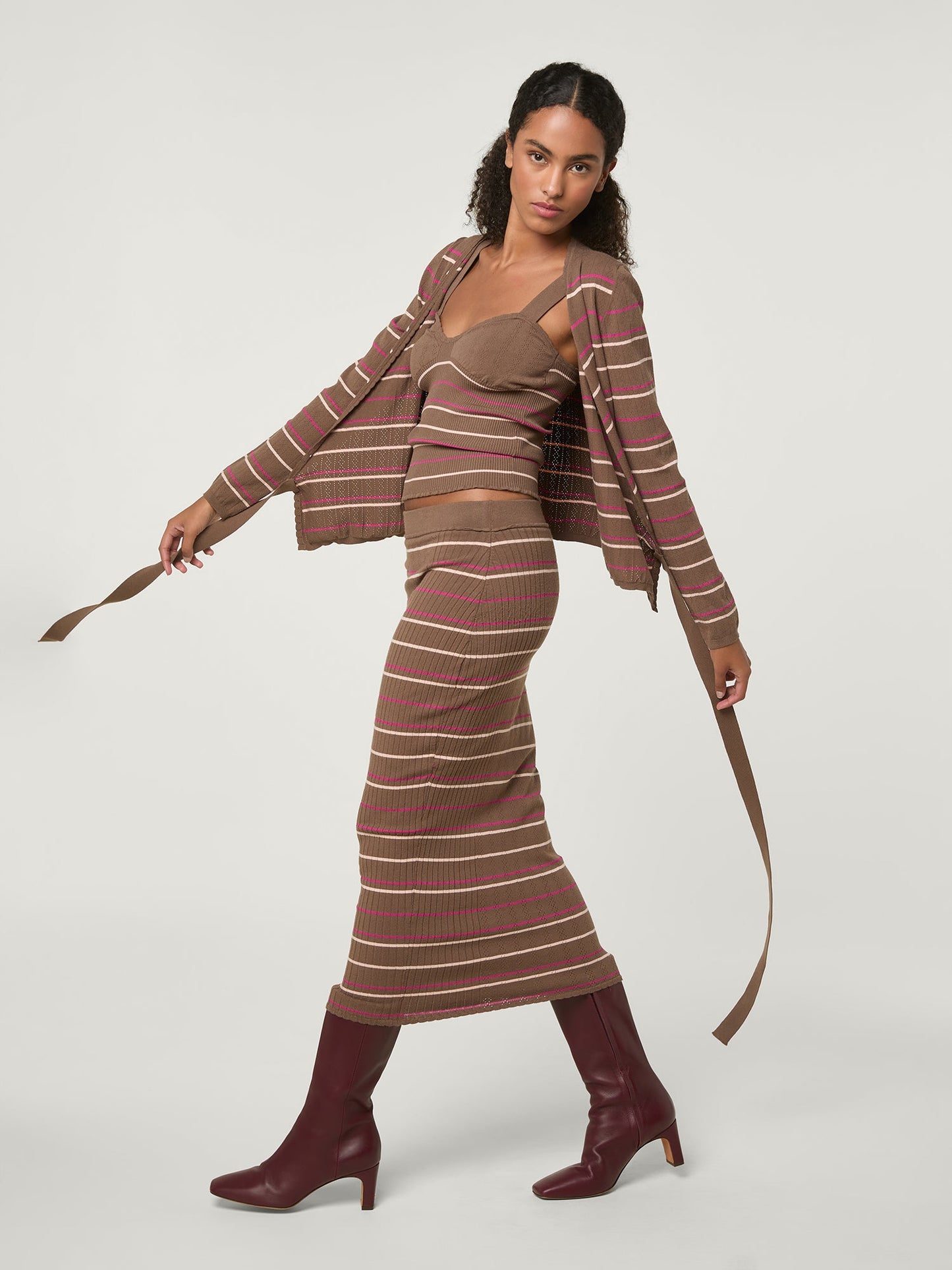 Jupe Midi | Brune À Rayures Multicolores | Moderne Et Confortable | Idéale Pour La Saison