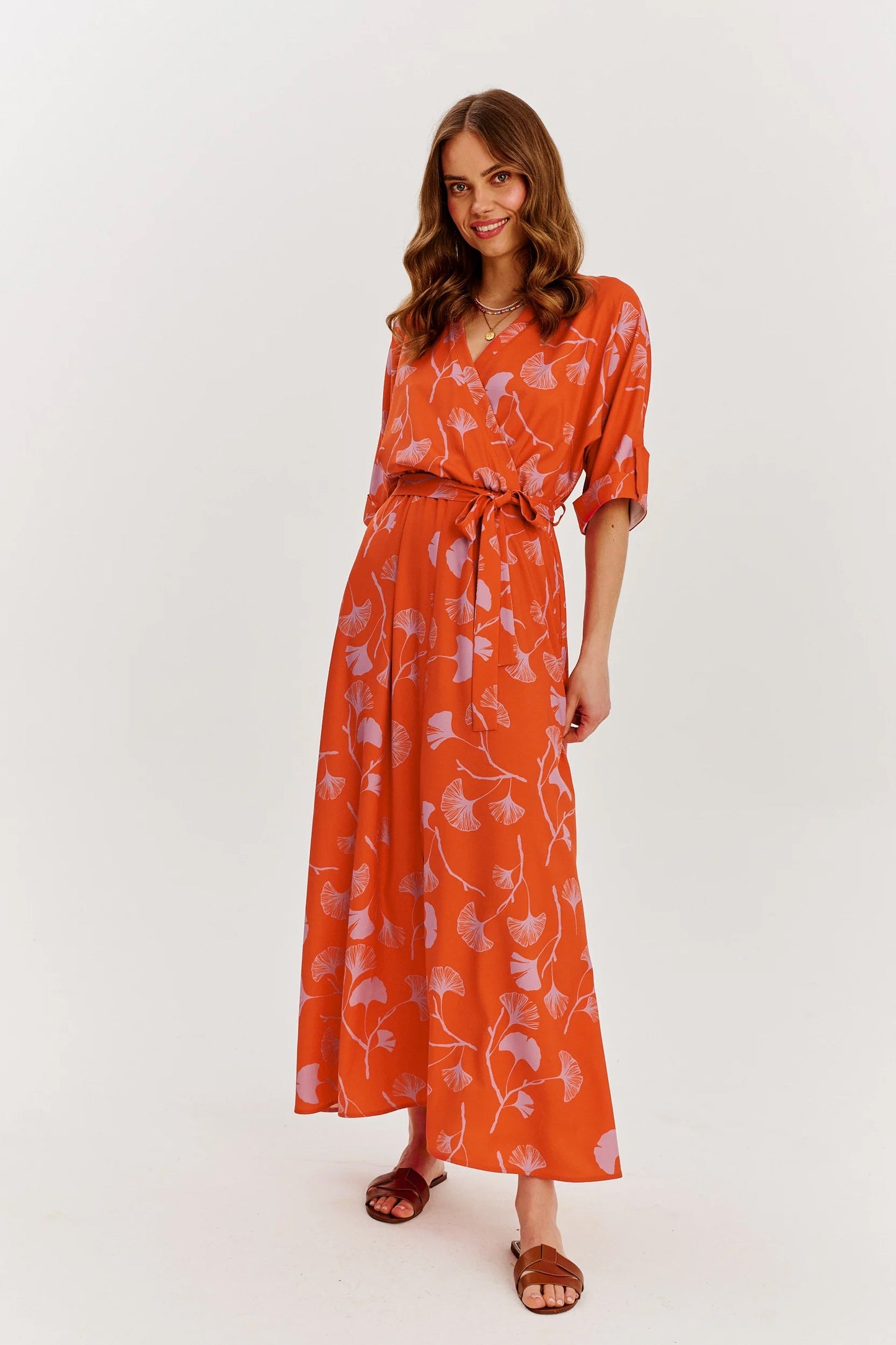 Robe En Viscose | Fluide Et Ceinturée | Imprimé Feuillage Léger | Parfaite Pour L’Été Et Les Vacances