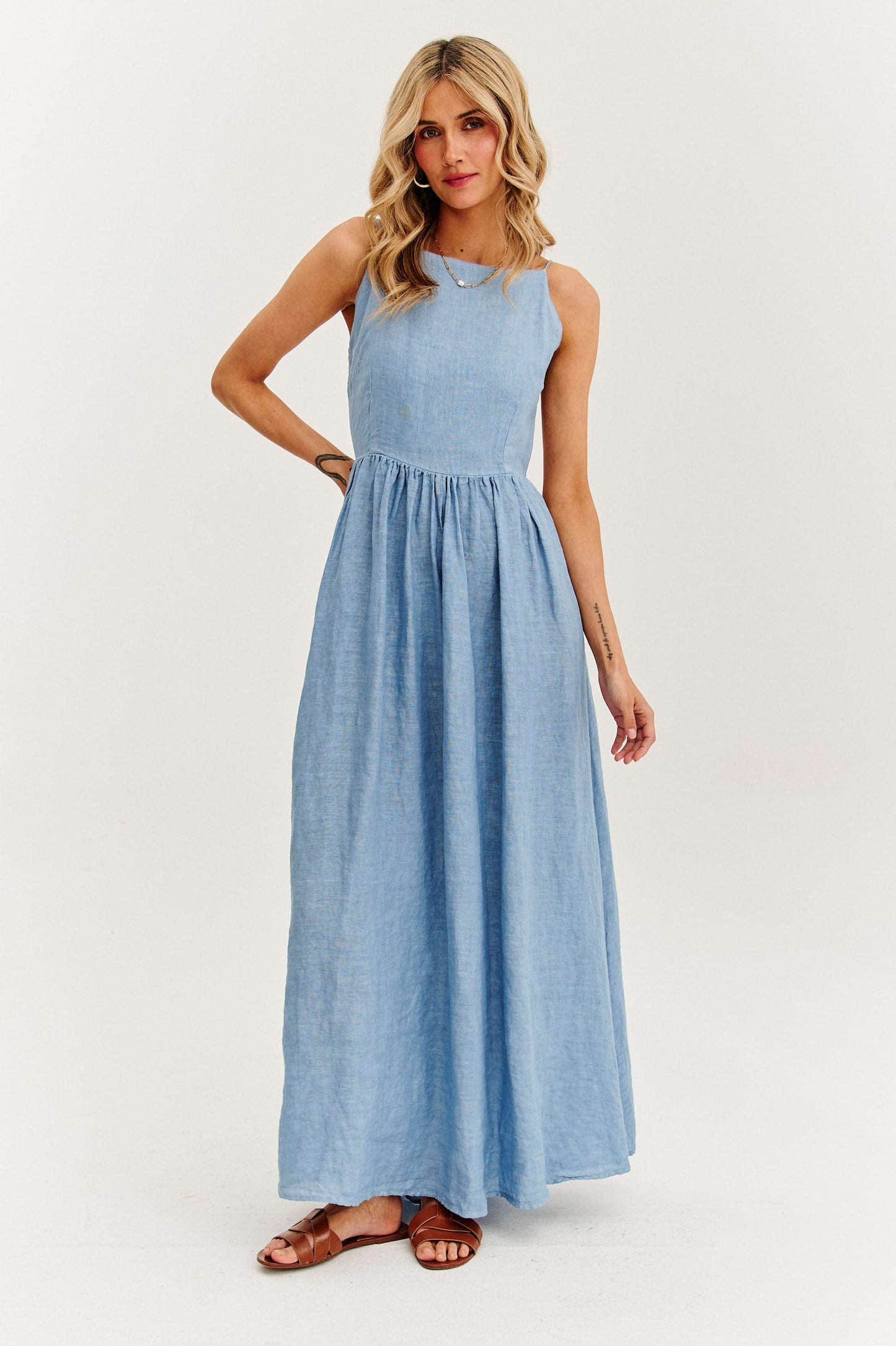 Robe En Lin | Longue Et Légère | Coupe Épurée Et Élégante | Parfaite Pour L’Été Et Les Vacances