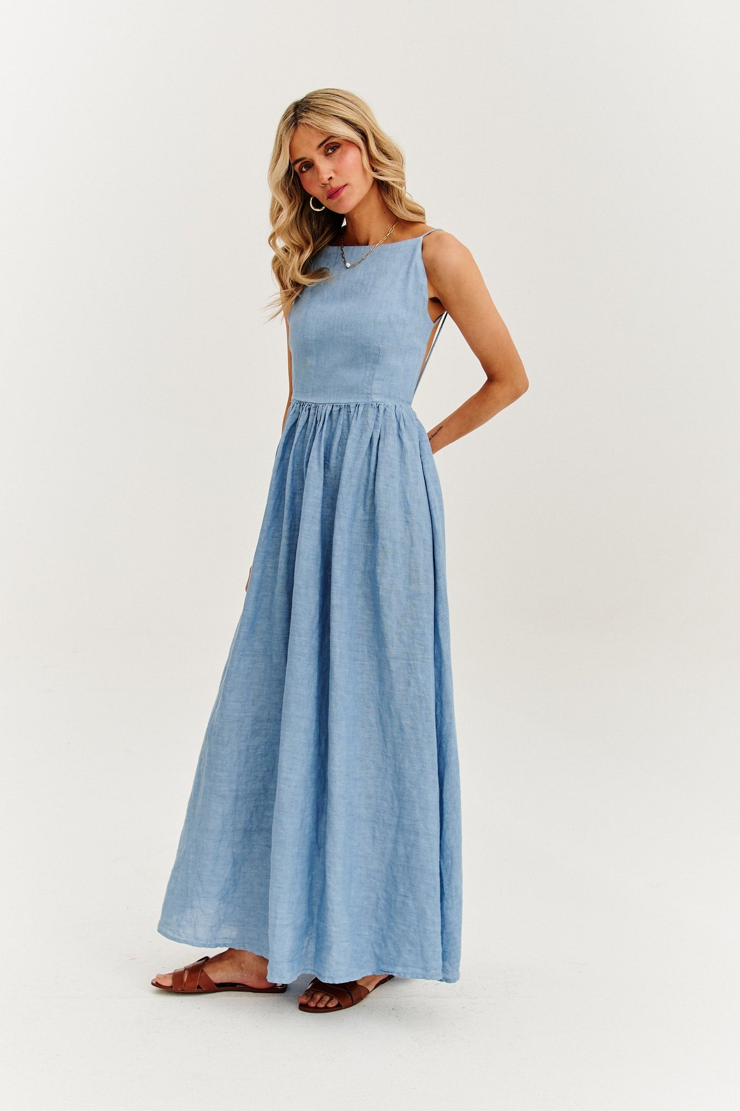 Robe En Lin | Longue Et Légère | Coupe Épurée Et Élégante | Parfaite Pour L’Été Et Les Vacances