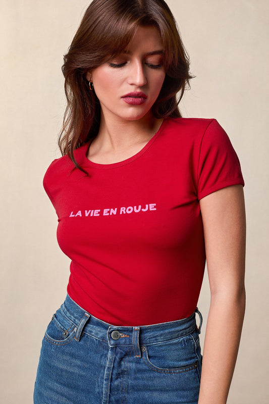 T-shirt Rouge Ajusté | Coton Doux & Motif Lettré | Casual Chic pour Tous les Jours