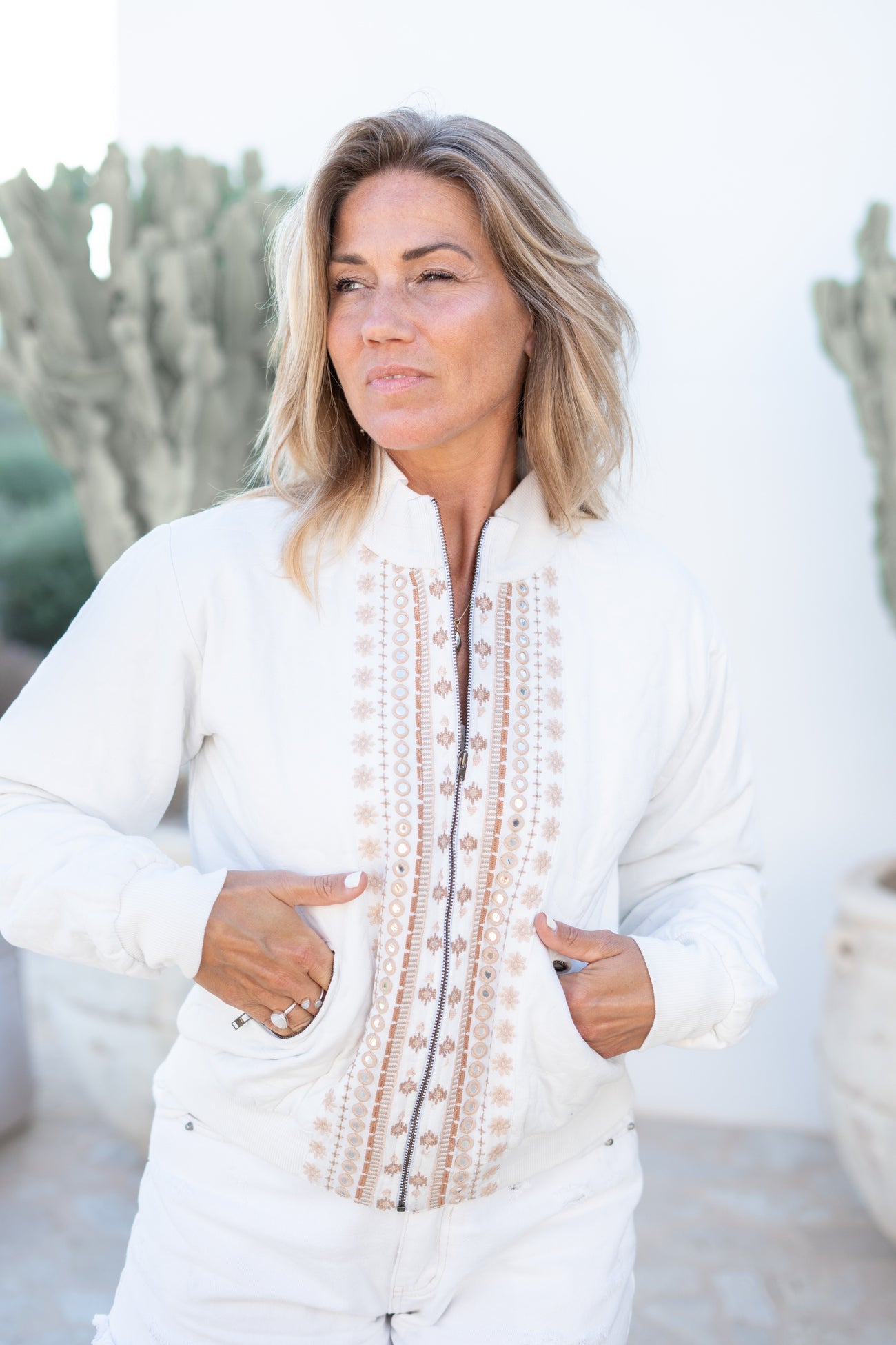 Veste En Coton | Broderies Bohèmes Détaillées | Fermeture Zippée | Parfaite Pour L’Été Et Les Looks Décontractés