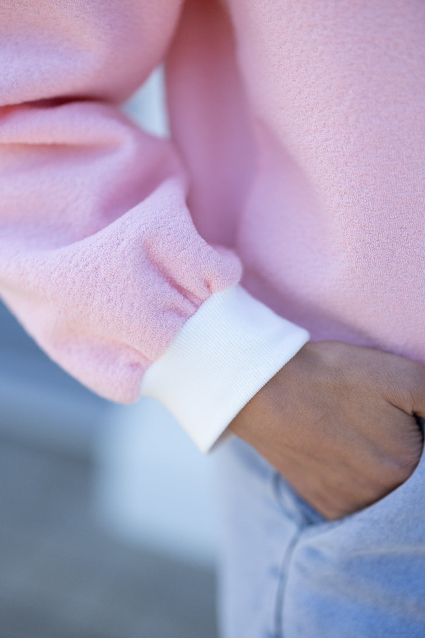 Sweater En Polyester | Col V Contrasté | Doux Et Confortable | Parfait Pour Les Soirées D’Été Et Les Looks Décontractés