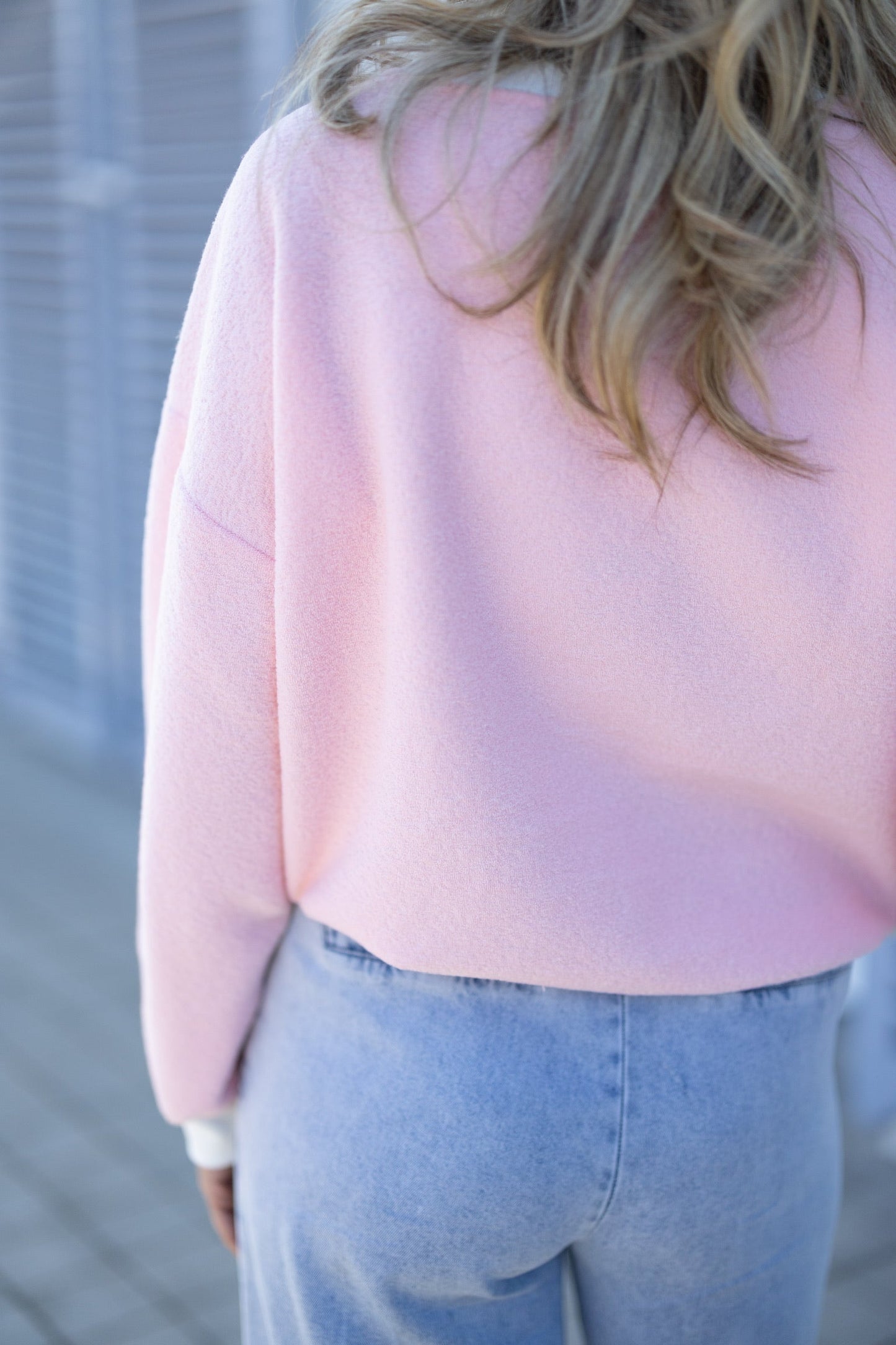 Sweater En Polyester | Col V Contrasté | Doux Et Confortable | Parfait Pour Les Soirées D’Été Et Les Looks Décontractés