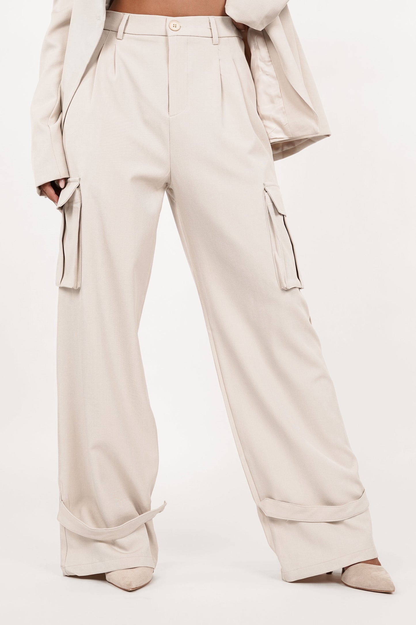 Ensemble Femme | Blazer Structuré et Pantalon Cargo | Look Chic et Urbain pour le Bureau ou les Sorties