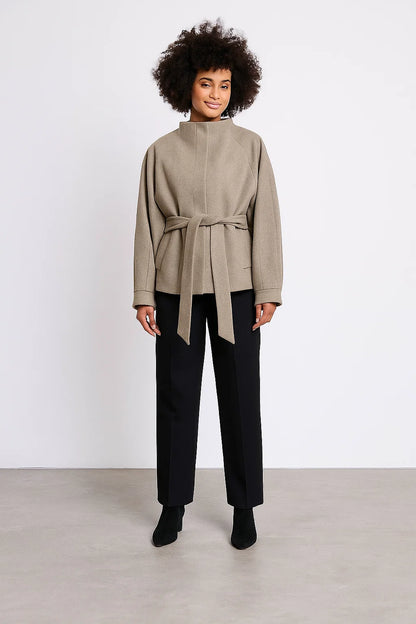 Manteau Court | Ceinturé Et Élégant | Parfait Pour Les Looks Urbains De Mi-Saison