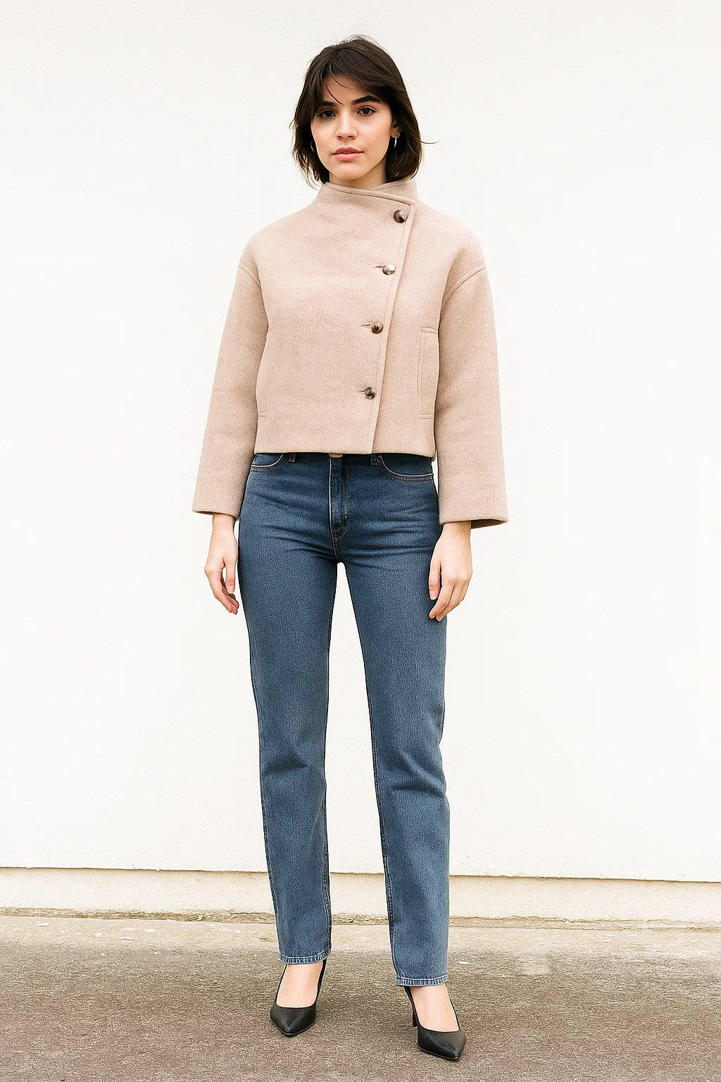 Manteau Femme | Court Et Structuré | Avec Col Montant Et Fermeture Asymétrique