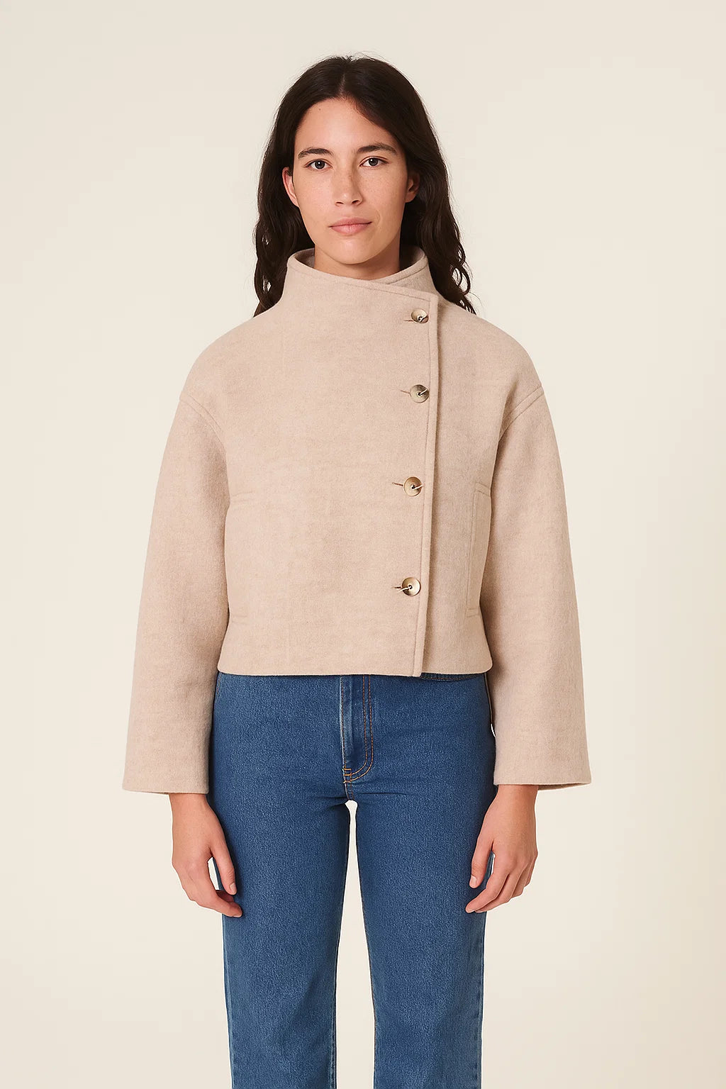 Manteau Femme | Court Et Structuré | Avec Col Montant Et Fermeture Asymétrique