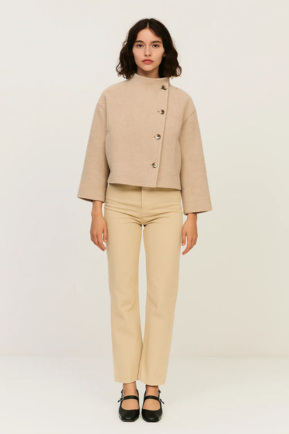 Manteau Femme | Court Et Structuré | Avec Col Montant Et Fermeture Asymétrique