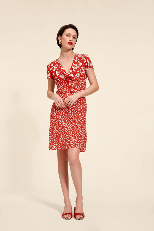 Robe Courte Rouge A Fleurs | Vive & Féminine | Été & Balades En Ville | Tissu Fluide