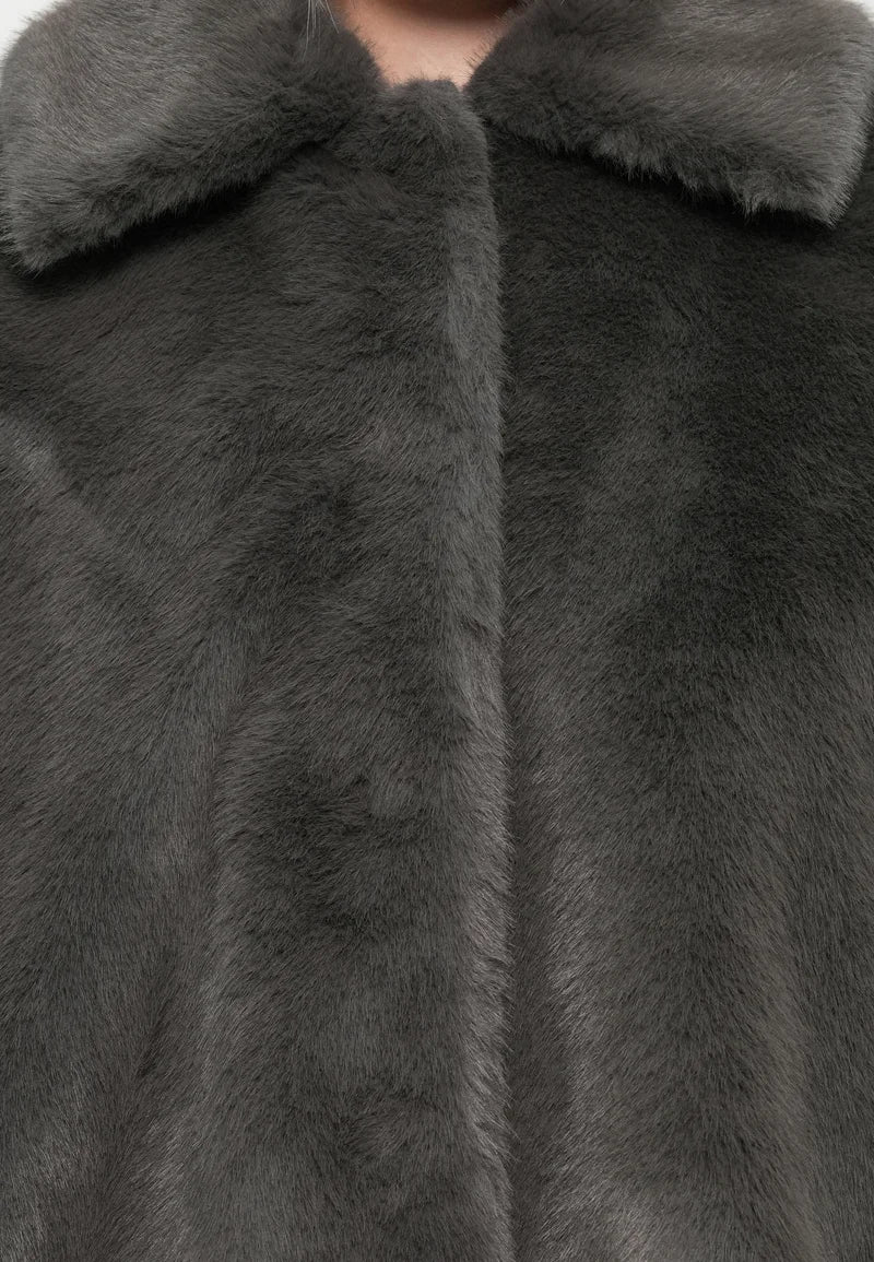 Cape Femme | Fausse Fourrure Douce | Idéale Pour L’Hiver Et Les Looks Sophistiqués