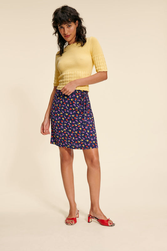 Jupe Courte | Imprimé Multicolore Et Ajustée | Moderne Et Féminine | Idéale Pour L’Été Et Les Looks Décontractés