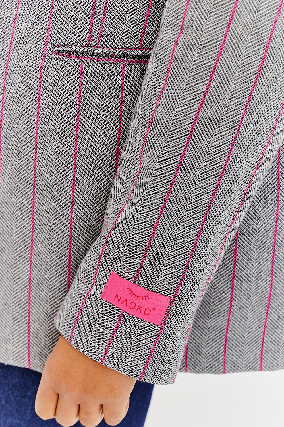 Veste Femme | Motif Chevrons Élégant | Doublure Rose Pour Un Look Professionnel Et Féminin