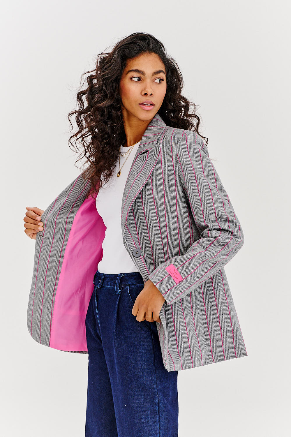 Veste Femme | Motif Chevrons Élégant | Doublure Rose Pour Un Look Professionnel Et Féminin